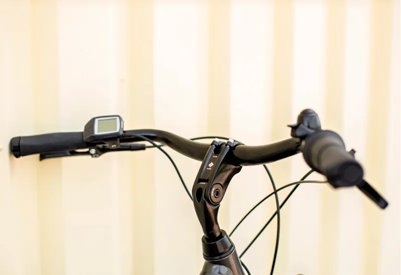 Trek District+ 1 Midstep 400wh Electric Hybrid Bike 2024 in Lithium Grey-5